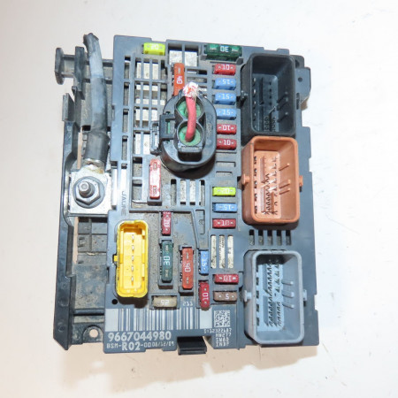 Boite a fusibles occasion  Peugeot 5008 (0U_, 0E_) 1.6 hdi (2010-2017)   9667044980 