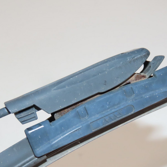 Bras essuie-glace avant gauche occasion  Renault CLIO III (BR0/1, CR0/1) 1.5 dci (c/br0g, c/br1g) (2005-2012) 5 portes   7701061592  2