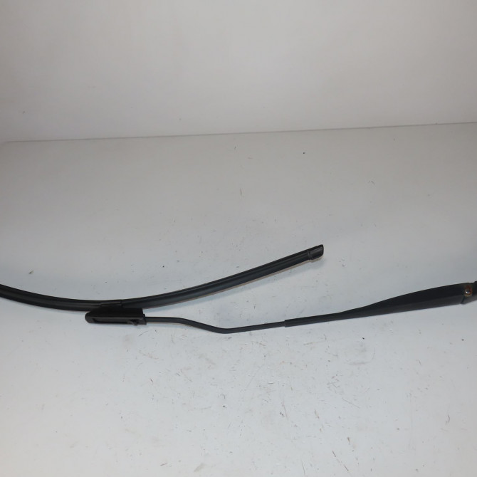 Bras essuie-glace avant gauche occasion  Renault CLIO III Grandtour (KR0/1_) 1.2 16v (kr02, kr0j) (2008-2014)   7701061592  1