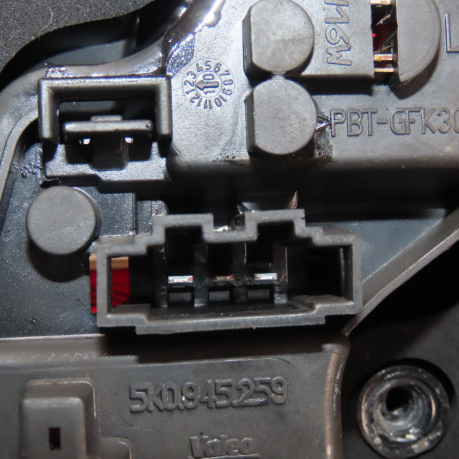 Feu arrière interieur gauche occasion  Volkswagen vw GOLF VI (5K1) 1.6 tdi (2009-2012) 5 portes   5K0945093G  4