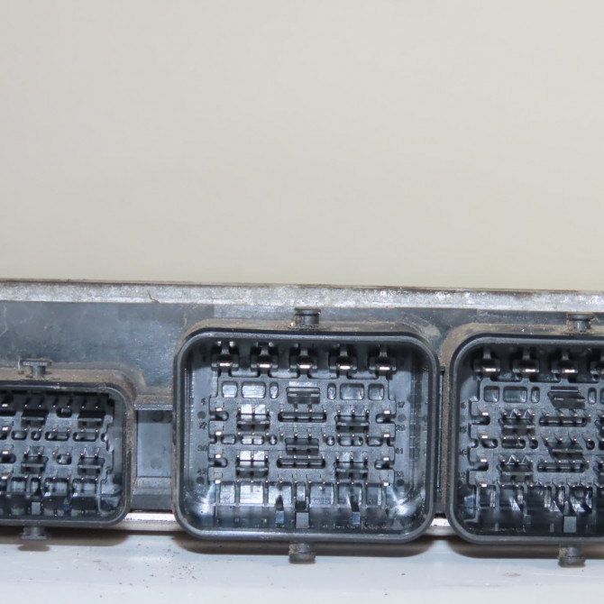 Calculateur moteur occasion  Peugeot 208 I (CA_, CC_) 1.2 vti 82 (2012)   9805895780  3