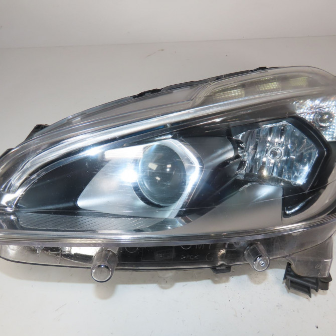 Phare gauche occasion  Peugeot 208 I (CA_, CC_) 1.2 vti 82 (2012)   9810805780  1