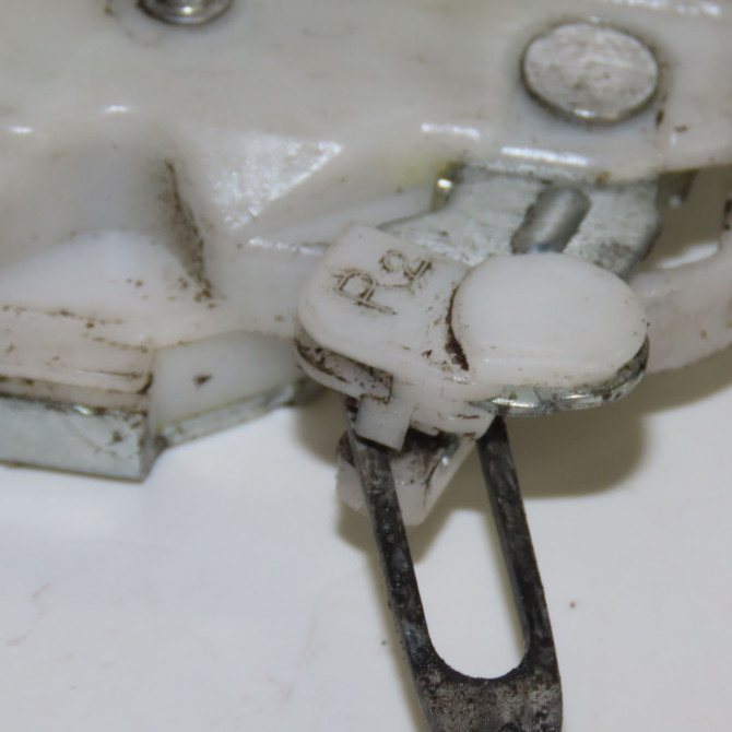 Serrure porte avd occasion  Suzuki SWIFT III (MZ, EZ) 1.3 (rs 413) (2005)   8220162K24  5