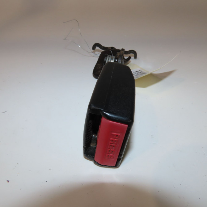 Ancrage ceinture arrière droit occasion  Renault MEGANE III Grandtour (KZ0/1) 1.5 dci (kz0c, kz1a) (2009)   888420005R  1