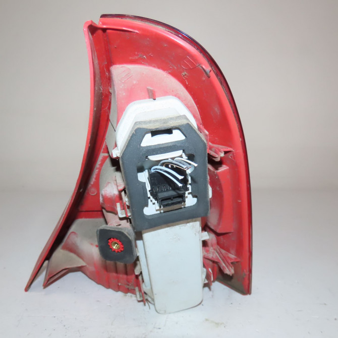 Feu arrière gauche occasion  Renault CLIO II (BB_, CB_) 1.2 16v (bb05, bb0w, bb11, bb27, bb2t, bb2u, bb2v, cb05,... (2001-2016) 3 portes   8200917488  2