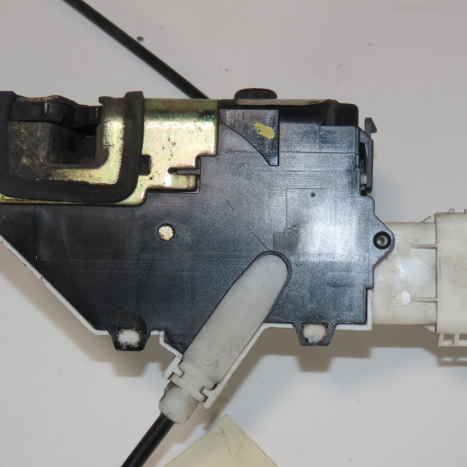 Serrure porte avd occasion  Peugeot 407 SW (6E_) 2.0 hdi 135 (2004-2010)   9136FE  4