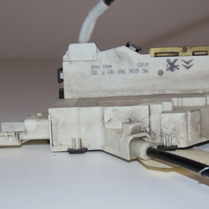 Serrure porte avd occasion  Peugeot 407 SW (6E_) 2.0 hdi 135 (2004-2010)   9136FE  5