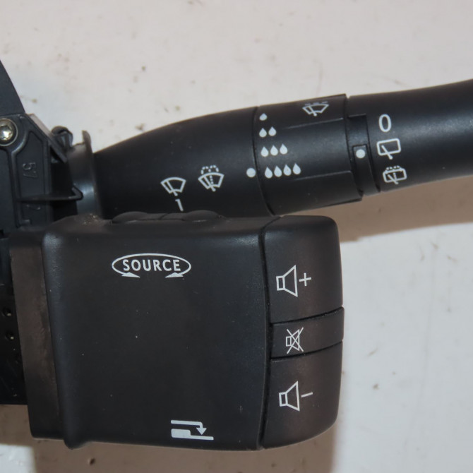 Bloc commodos occasion  Renault MEGANE II (BM0/1_, CM0/1_) 1.5 dci (bm02, bm13, bm2a, cm02, cm13) (2003-2008)   8200216462  3