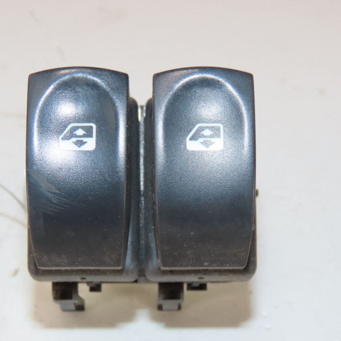 Commande lève-glace porte avant gauche occasion  Renault CLIO III (BR0/1, CR0/1) 1.5 dci (c/br0g, c/br1g) (2005-2012) 5 portes   8200214943  1