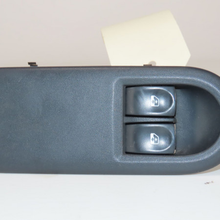 Commande lève-glace porte avant gauche occasion  Renault CLIO III (BR0/1, CR0/1) 1.6 16v gt (br10, cr10) (2009-2014) 5 portes   8200214945 