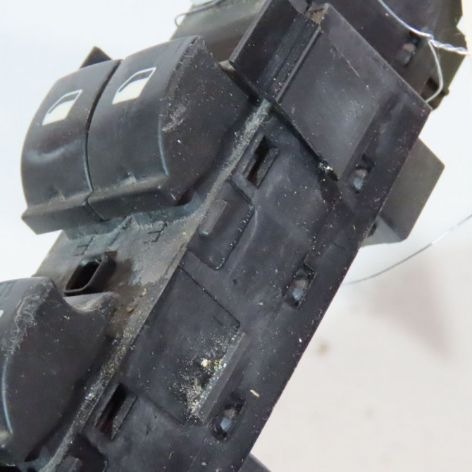 Commande lève-glace porte avant gauche occasion  Peugeot 3008 Monospace (0U_) 1.6 hdi (2009-2016) 5 portes   6490X6  3