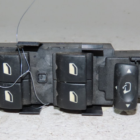 Commande lève-glace porte avant gauche occasion  Peugeot 3008 Monospace (0U_) 2.0 hdi 150 / bluehdi 150 (2009-2016) 5 portes   6490X6 