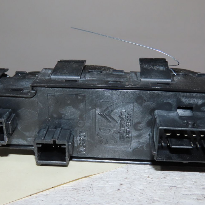 Commande lève-glace porte avant gauche occasion  Peugeot 3008 Monospace (0U_) 2.0 hdi 150 / bluehdi 150 (2009-2016) 5 portes   6490X6  3