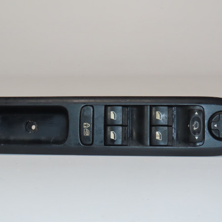 Commande lève-glace porte avant gauche occasion  Peugeot 3008 Monospace (0U_) 2.0 hdi 150 / bluehdi 150 (2009-2016) 5 portes   6490X6 