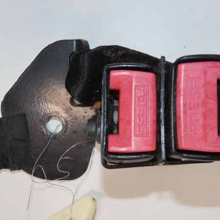 Ancrage ceinture arrière droit occasion  Renault CLIO II (BB_, CB_) 1.2 16v (bb05, bb0w, bb11, bb27, bb2t, bb2u, bb2v, cb05,... (2001-2016) 3 portes   8200684050 