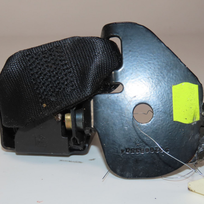 Ancrage ceinture arrière droit occasion  Renault CLIO II (BB_, CB_) 1.2 16v (bb05, bb0w, bb11, bb27, bb2t, bb2u, bb2v, cb05,... (2001-2016) 3 portes   8200684050  2