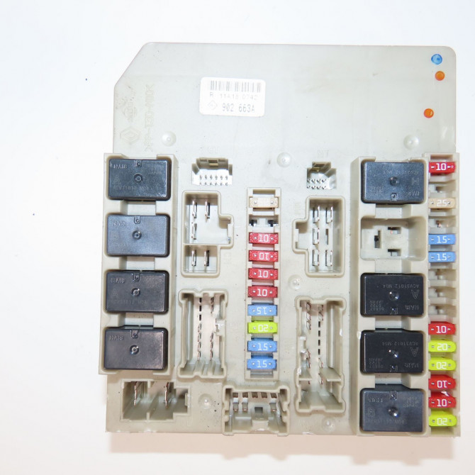 Boite a fusibles occasion  Renault CLIO III (BR0/1, CR0/1) 1.5 dci (c/br0g, c/br1g) (2005-2012) 5 portes   8200902663  1