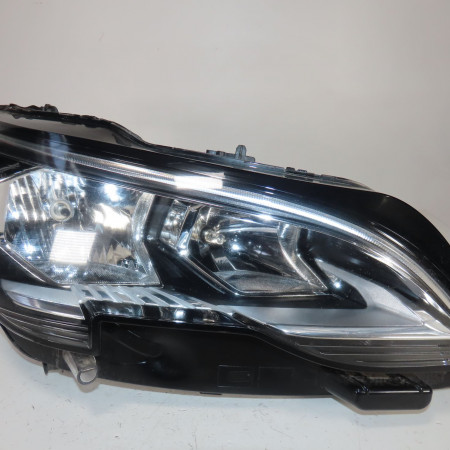 Phare droit occasion  Peugeot 5008 II (MC_, MJ_, MR_, M4_) 1.5 bluehdi 130 (mcyhzj, mcyhzr, mcyhzx) (2018)   9810478080 
