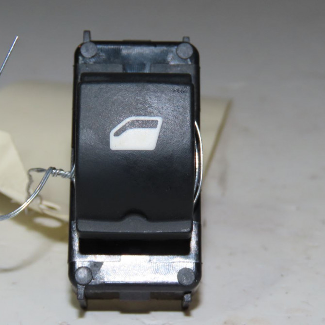 Commande lève-glace porte avant droite occasion  Citroën C5 AIRCROSS (A_) 1.5 bluehdi 130 (acyhzj, acyhzr) (2018)   98044803ZD  1