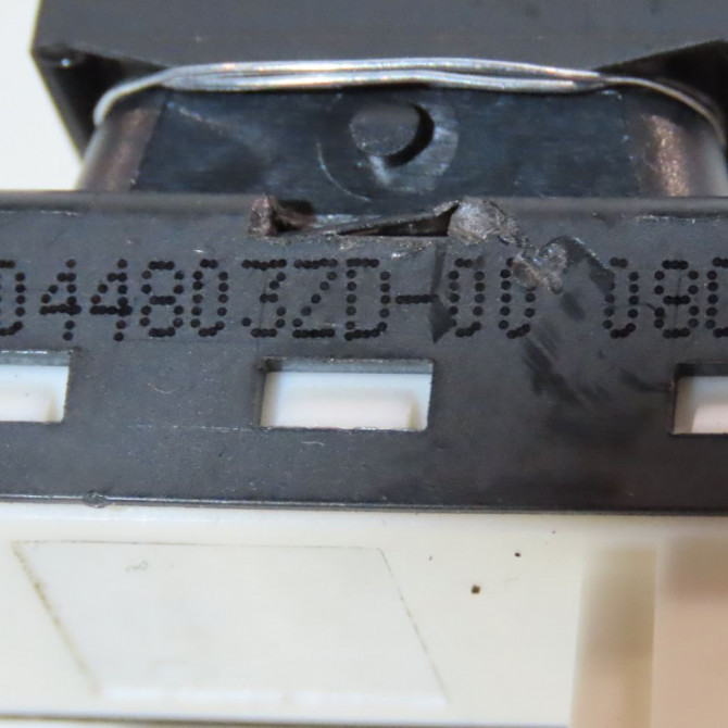 Commande lève-glace porte avant droite occasion  Citroën C5 AIRCROSS (A_) 1.5 bluehdi 130 (acyhzj, acyhzr) (2018)   98044803ZD  2