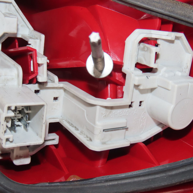 Feu arrière gauche occasion  Ford FIESTA VI (CB1, CCN) 1.25 (2008-2017)   1709553  3