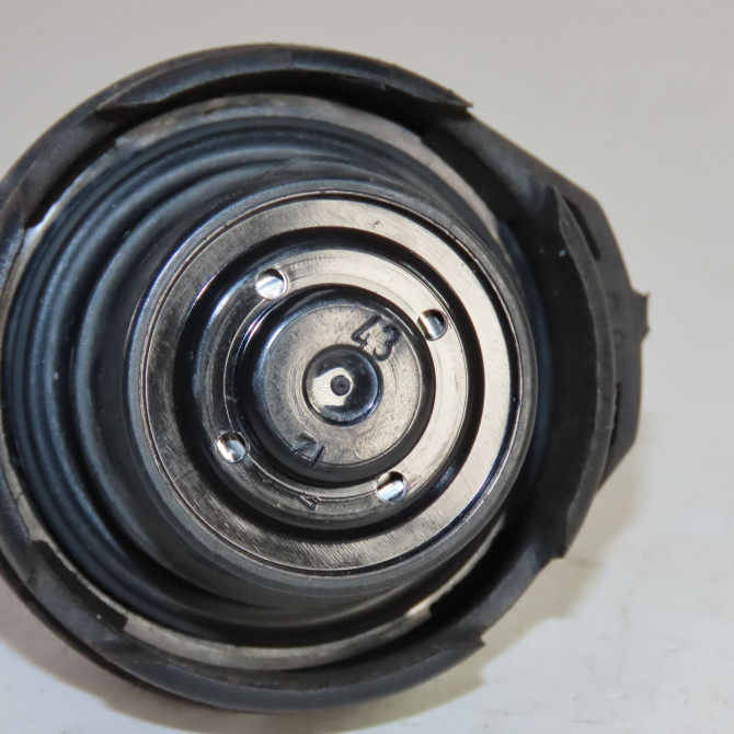 Bouchon reservoir a carburant occasion  Seat IBIZA IV (6J5, 6P1) 1.2 (2009-2011)   1J0201550BP9B9  3