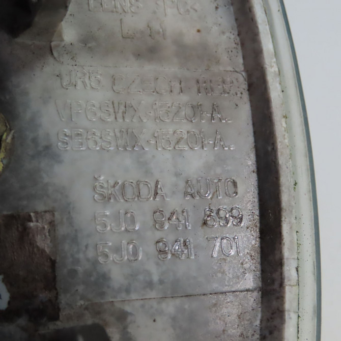 Phare antibrouillard avant gauche occasion  Skoda FABIA II (542) 1.4 (2007-2014)   5J0941701  2