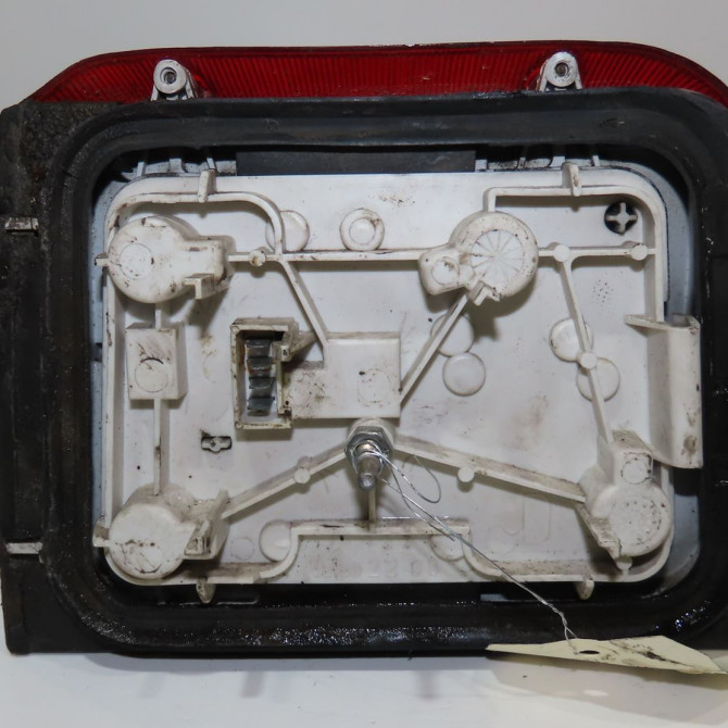 Feu arrière droit occasion  Peugeot 205 II (20A/C) 1.4 (1988-1998)   635182  2