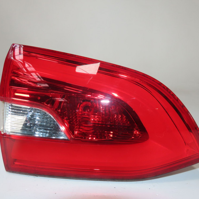 Feu arrière interieur gauche occasion  Peugeot 308 SW II (LC_, LJ_, LR_, LX_, L4_) 1.5 bluehdi 130 (2017-2021)   9678098080  1