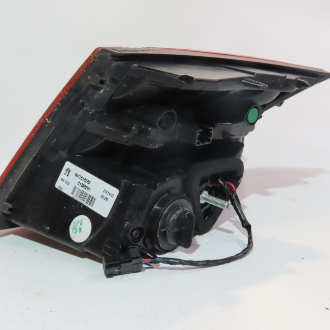 Feu arrière intérieur droit occasion  Peugeot 308 II (LB_, LP_, LW_, LH_, L3_) 1.5 bluehdi 130 (2017-2021)   9677818280  3