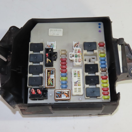 Boite a fusibles occasion  Renault CLIO III (BR0/1, CR0/1) 1.5 dci (c/br0g, c/br1g) (2005-2012) 5 portes   8200674660 