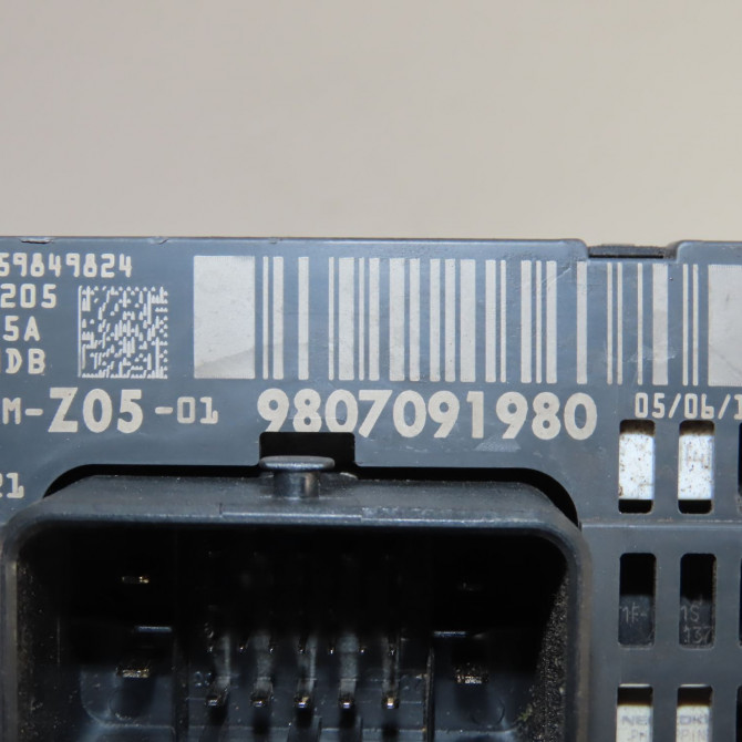 Platine fusible av occasion  Peugeot 308 SW II (LC_, LJ_, LR_, LX_, L4_) 2.0 bluehdi 150 (2014-2021)   9807091980  2