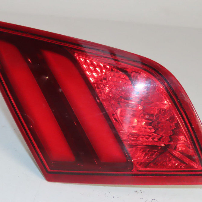 Feu arrière interieur gauche occasion  Peugeot 308 II (LB_, LP_, LW_, LH_, L3_) 1.6 hdi / bluehdi 115 (2013-2021) 5 portes   9677818380  1