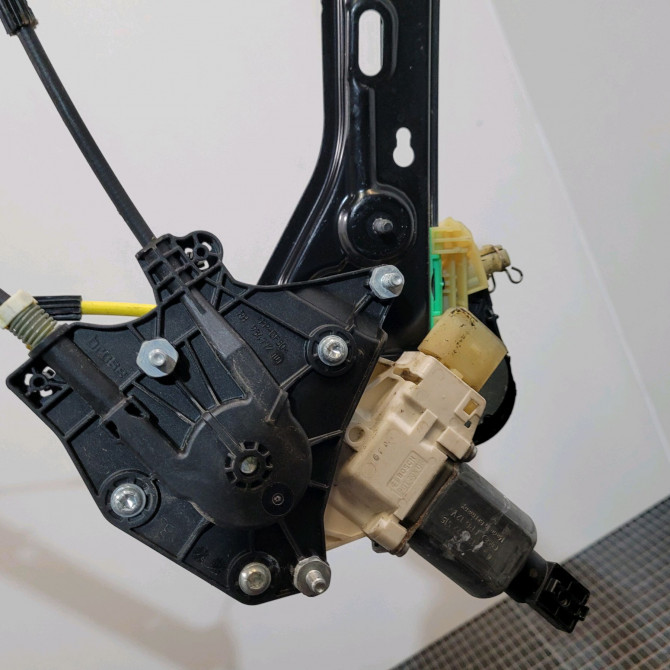 Mecanisme + moteur lève-glace avant droit occasion  B.M.W. SERIE 1 II phase 2 03-2015->... 135i 326ch   51337292120  2