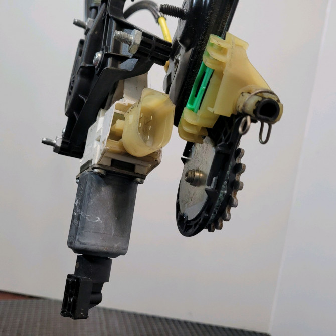 Mecanisme + moteur lève-glace avant droit occasion  B.M.W. SERIE 1 II phase 2 03-2015->... 135i 326ch   51337292120  3