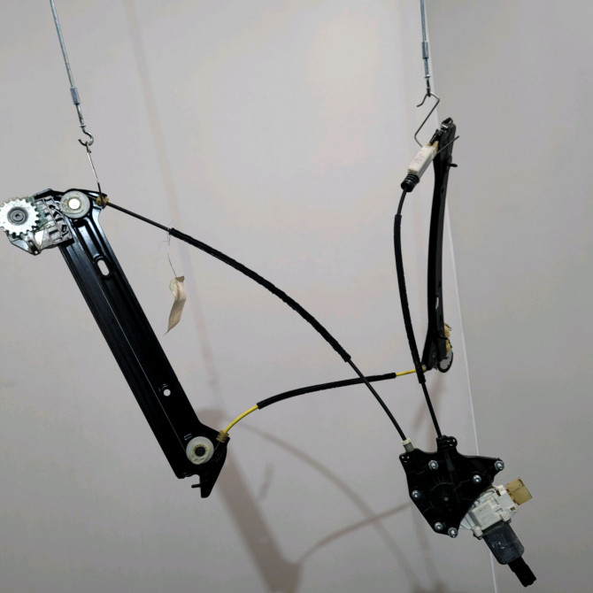 Mecanisme + moteur lève-glace avant droit occasion  B.M.W. SERIE 1 II phase 2 03-2015->... 135i 326ch   51337292120  4