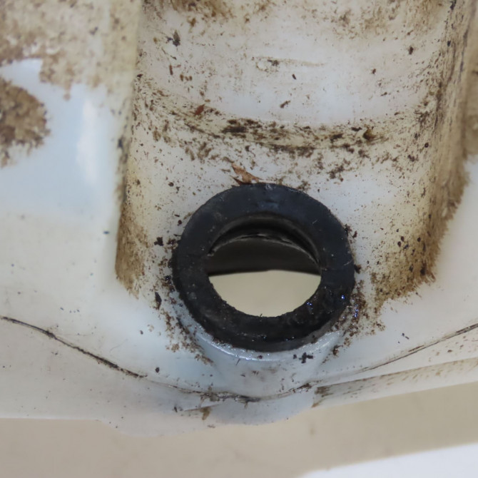 Reservoir lave-glace avant occasion  Dacia SANDERO 1.4 mpi lpg (2009)   8200609549  3