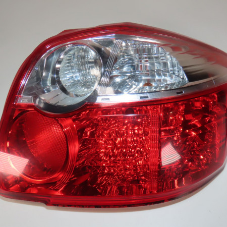 Feu arrière droit occasion  Toyota AURIS (_E15_) 1.4 d-4d (nde150_) (2007-2012) 3 portes   8155102550 