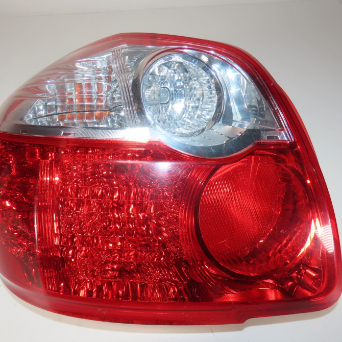 Feu arrière gauche occasion  Toyota AURIS (_E15_) 1.4 d-4d (nde150_) (2007-2012) 3 portes   8156102550  1