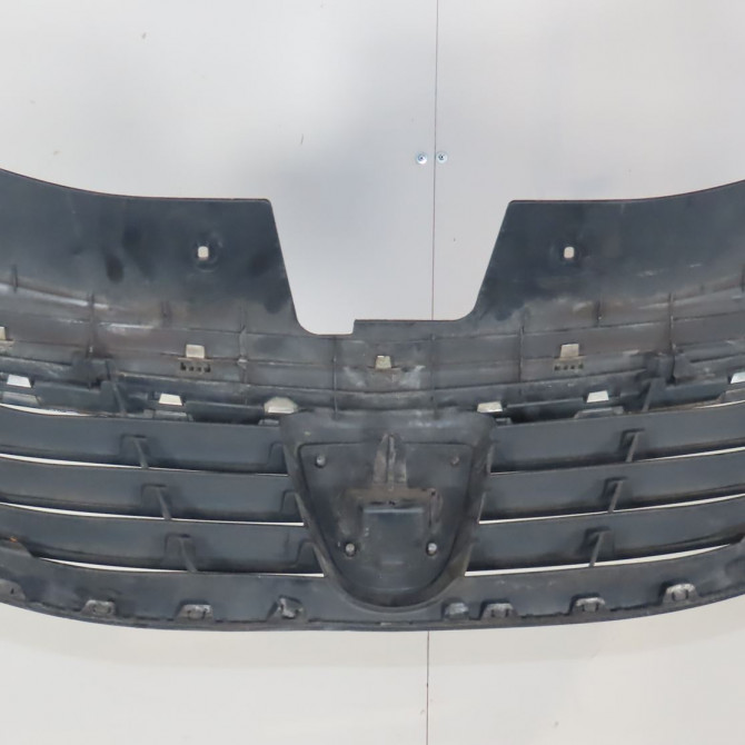 Calandre occasion  Dacia LOGAN (LS_) 1.2 16v (ls1n, ls02, bs02) (2006)   8200748240  2