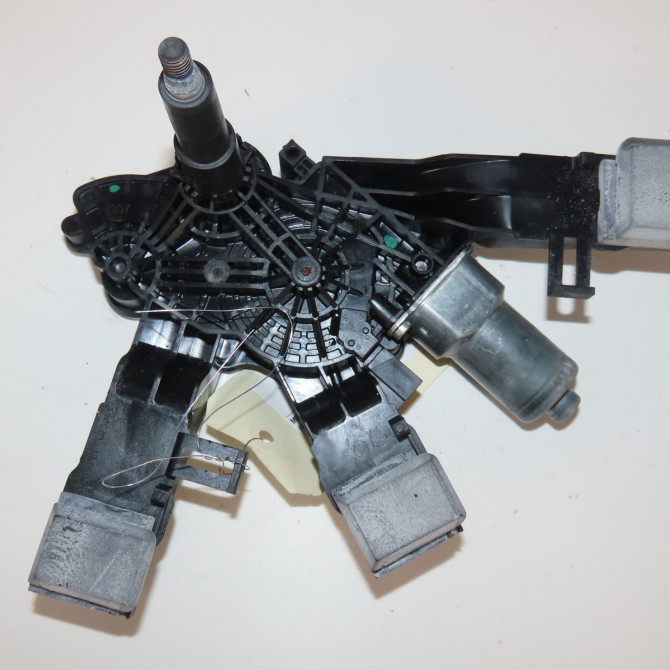 Moteur essuie-glace arrière occasion  Peugeot 308 II (LB_, LP_, LW_, LH_, L3_) 1.6 hdi / bluehdi 115 (2013-2021) 5 portes   9819523180  1