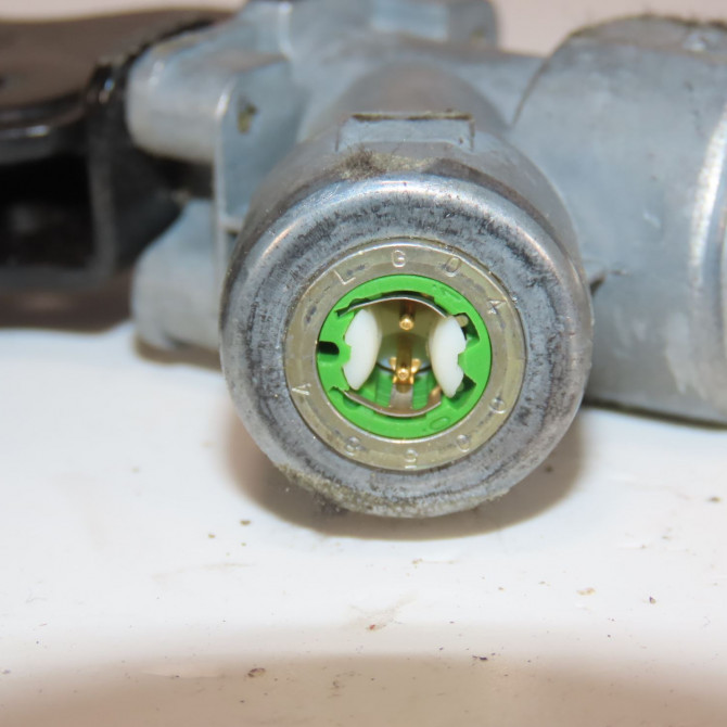 Ancrage ceinture avant droit occasion  Peugeot 406 Coupé (8C) 2.2 hdi (2000-2004) 2 portes   8972S2  4