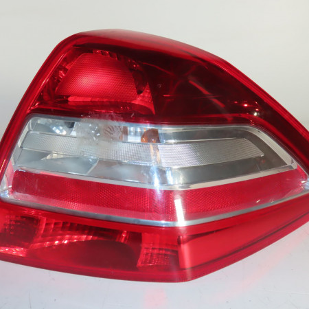 Feu arrière droit occasion     8200417347 