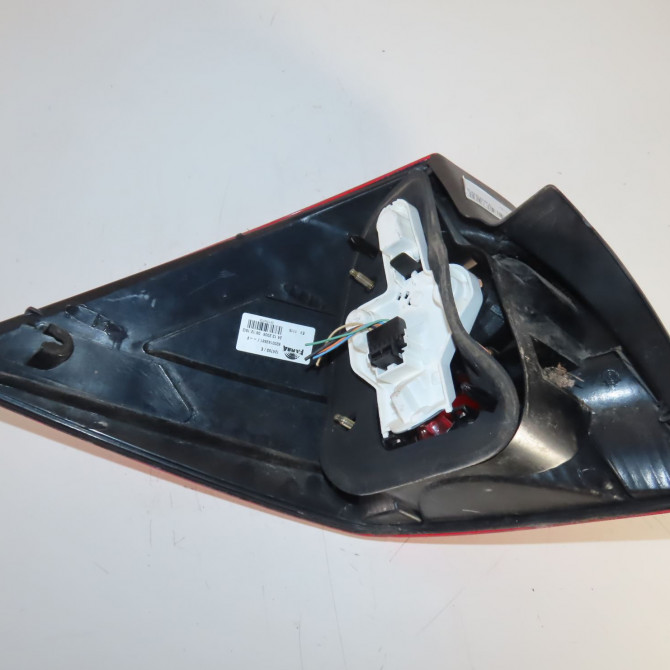 Feu arrière droit occasion  Renault MEGANE II A trois volumes (LM0/1_) 1.6 (2003) 4 portes   8200142681  3