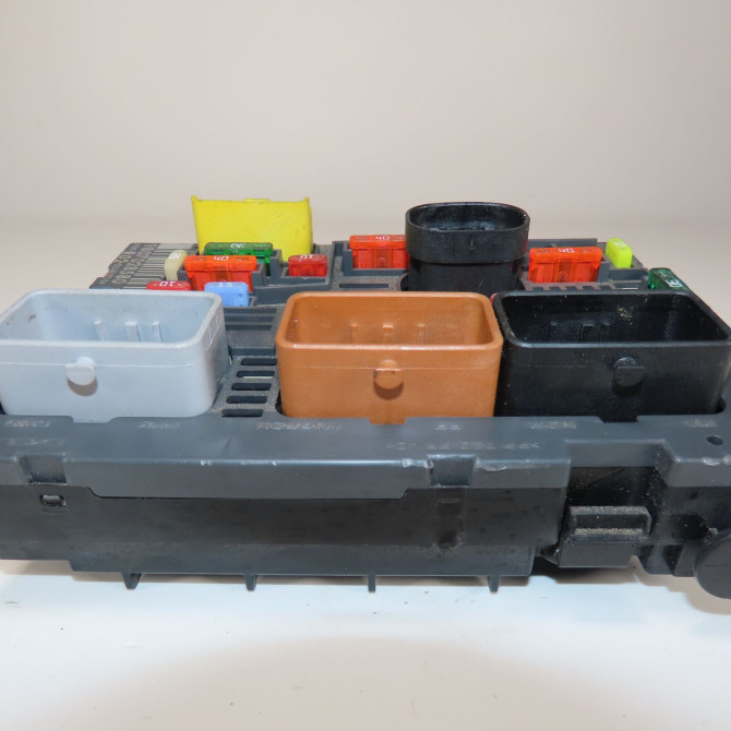 Boite a fusibles occasion  Peugeot 3008 Monospace (0U_) 1.6 hdi (2009-2016) 5 portes   9807028580  4