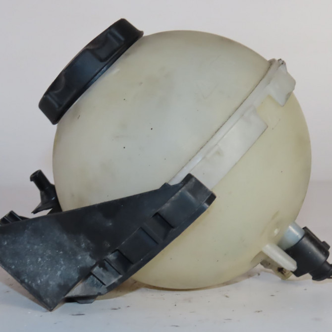 Vase expansion occasion  Bmw 1 (F21) 125 i (2011-2019)   17137642158  2