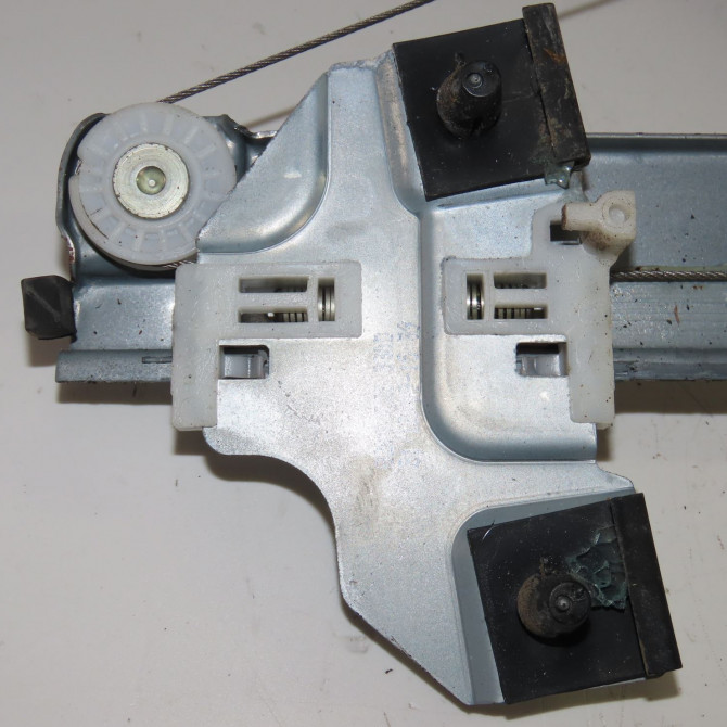 Mecanisme leve-glace arrière droit occasion  Dacia SANDERO 1.4 mpi lpg (2009)   8200733830  2