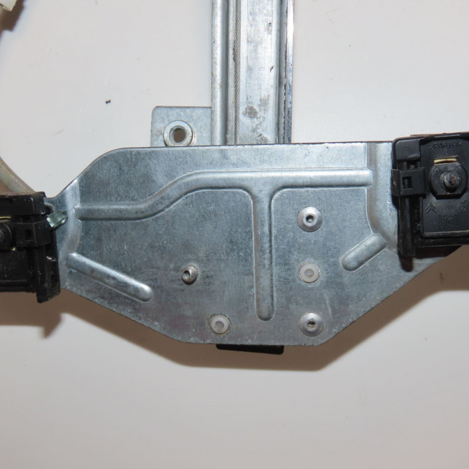 Mecanisme+moteur leve-glace avg occasion  Citroën C4 II (NC_) 1.6 hdi 110 (2009) 5 portes   9802531980  4