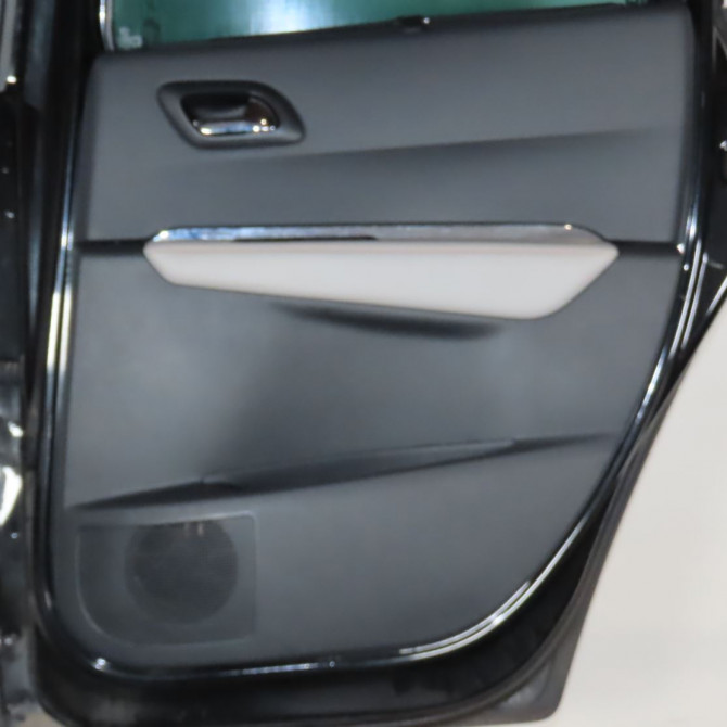 Porte arrière droite occasion  Peugeot 3008 SUV (MC_, MR_, MJ_, M4_) 2.0 bluehdi 150 (mjahxh, mjahxv, mjahxg, mjahsh, mjahrh,... (2016-2020)   9008V4  4