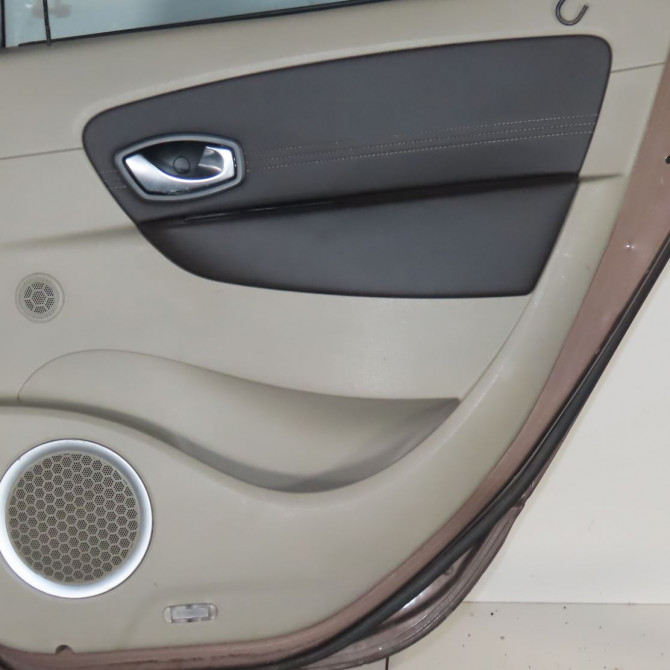 Porte arrière droite occasion  Renault SCÉNIC III (JZ0/1_) 1.5 dci (2009) 5 portes   821009283R  4